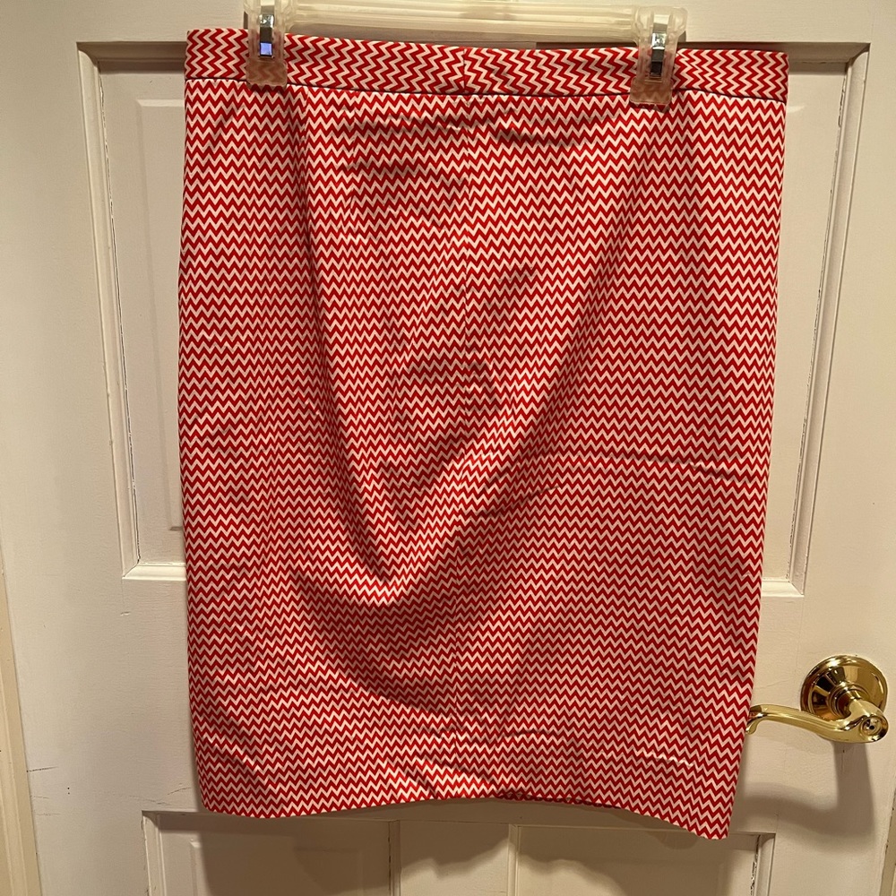 The Limited Coral and White Chevron Pencil Skirt with Zipper Closure - Size 10